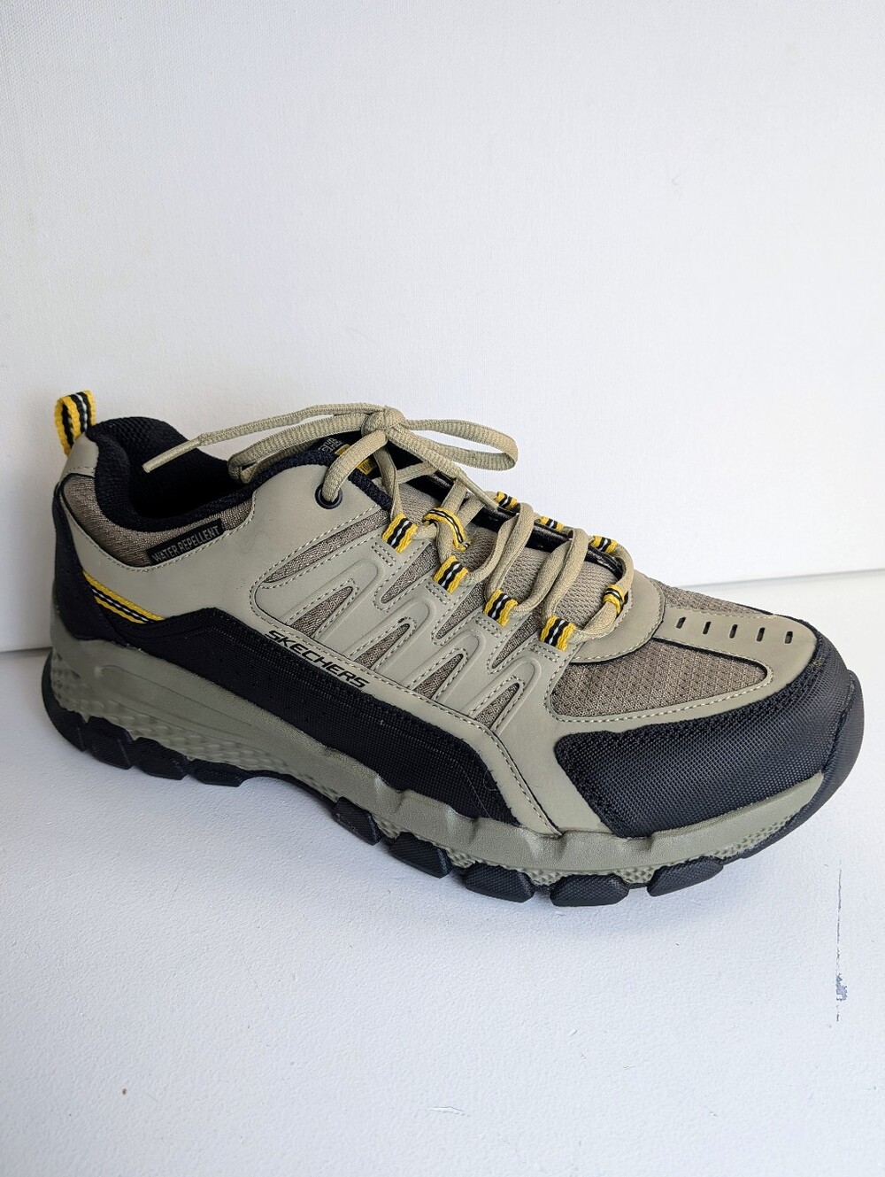 SKECHERS Water Repellent Hiking Shoe Air-Cooled Memory Foam US 11 Extra Wide euc